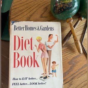 VINTAGE MCM BETTER HOMES AND GARDEN DIET BOOK